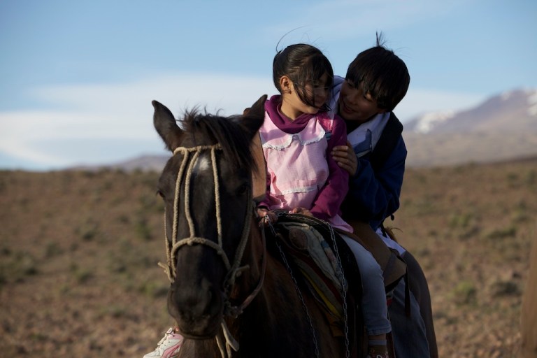 SUR LE CHEMIN DE L'ECOLE un film de Pascal Plisson