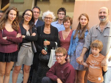 francoise-meyern-entouree-de-ses-deux-enfants-coline-klapisch-nicolella-et-cedric-et-leurs-enfants-respectifs-clea-lucas-aurelie-pablo-thais-et-emile